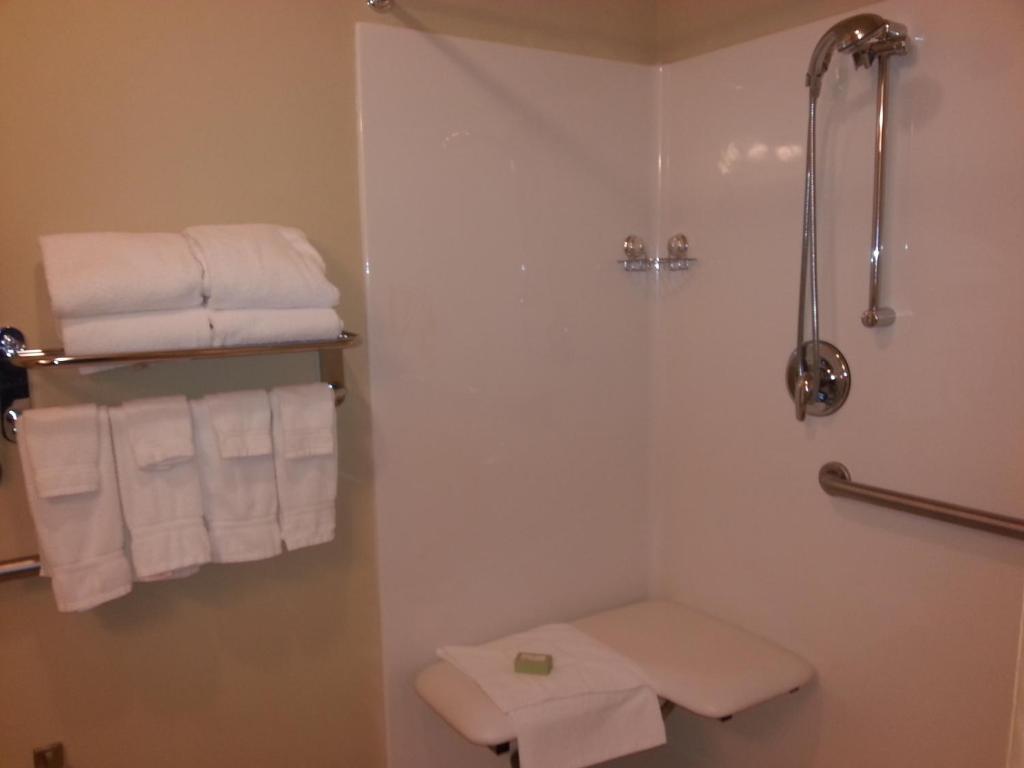 Cobblestone Inn & Suites - Bloomfield Eksteriør billede